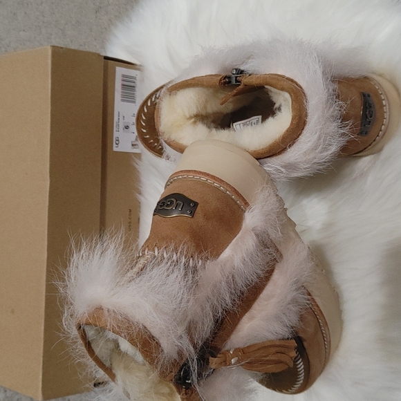 UGG Fluff Punk Boots In Chestnut - Picture 6 of 7